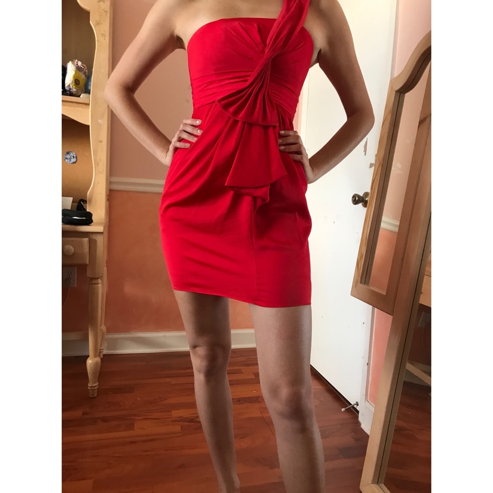 NEW BCBGMAXAZRIA red one-shoulder mini dress 💃🏾